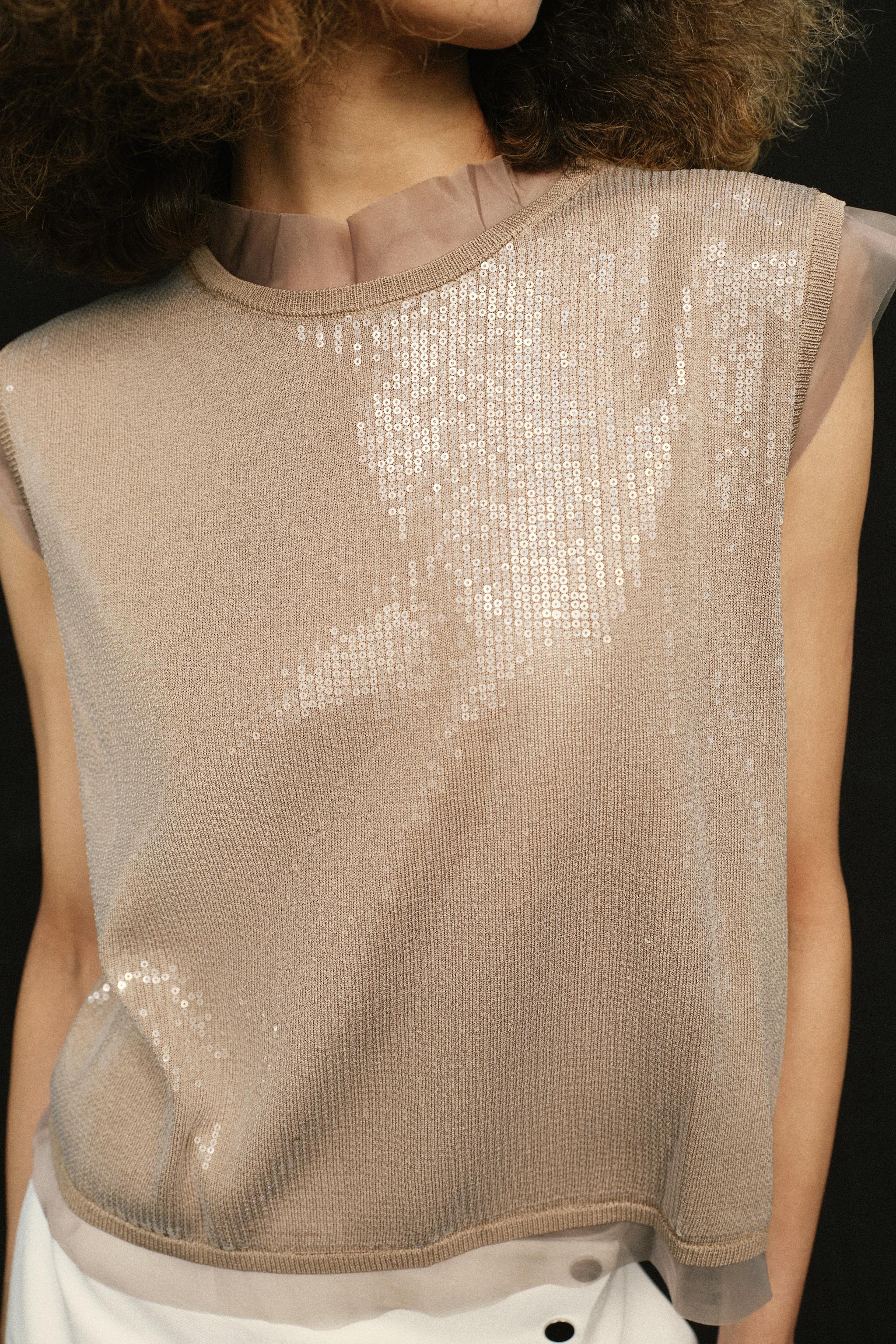 TOP EN MAILLE ET PAILLETTES
